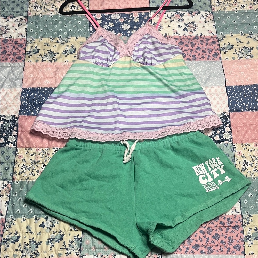 Top: unknown brand / Bottoms : Ocean Drive 

Top size : M

Bottoms size: L
